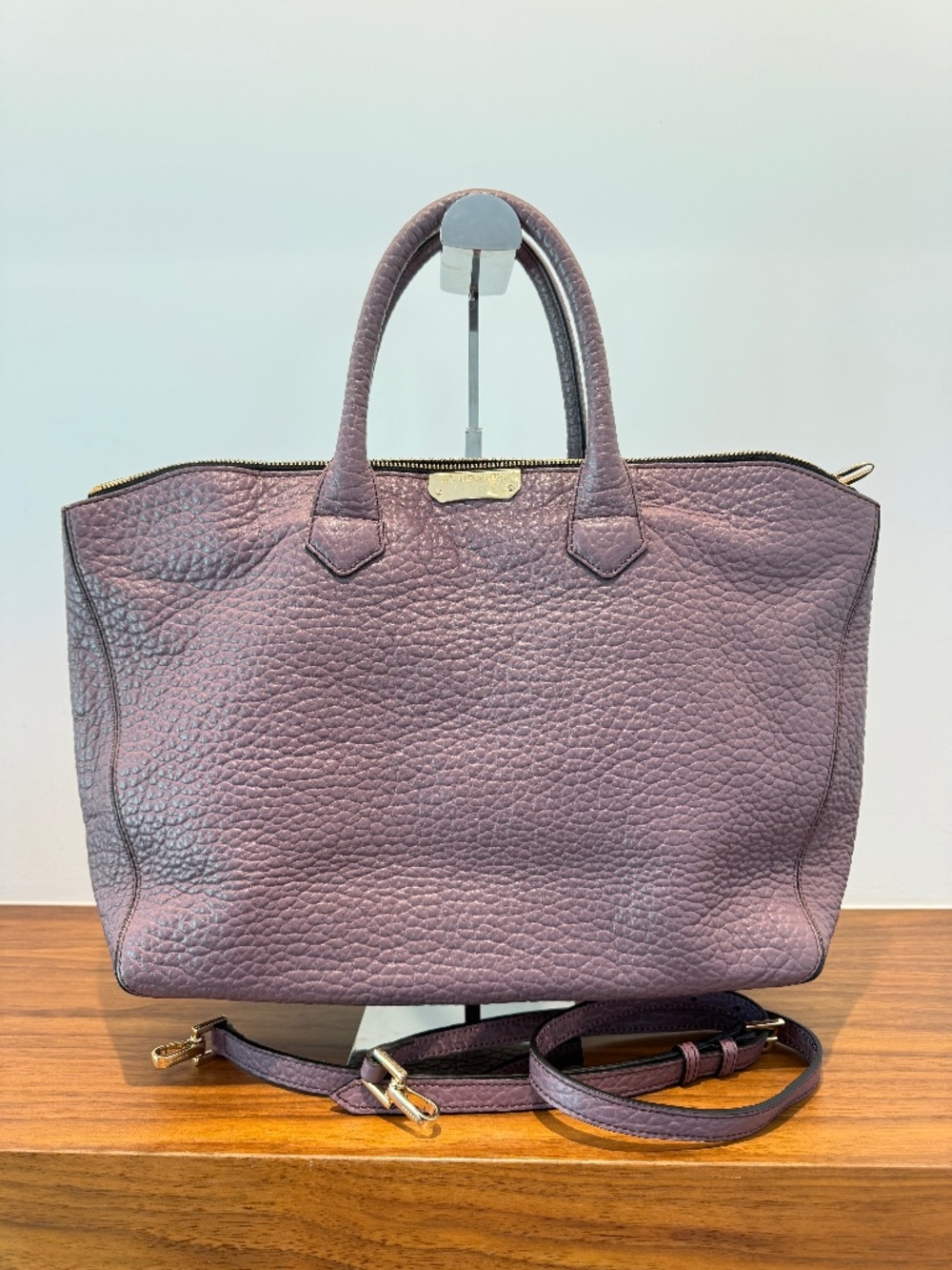 Burberry Dewsberry Leather Tote in Purple Pre-Owned